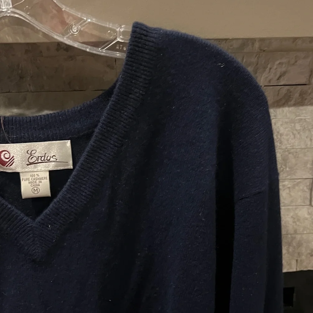 Men's Deep Blue V-Neck Cashmere Sweater size Medium